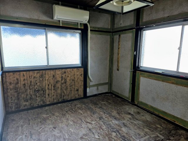 神戸市垂水区潮見が丘１丁目 2棟まとめ売りの洋室|B宅　エアコン設置済みの居室。2面採光で風が通り抜けます