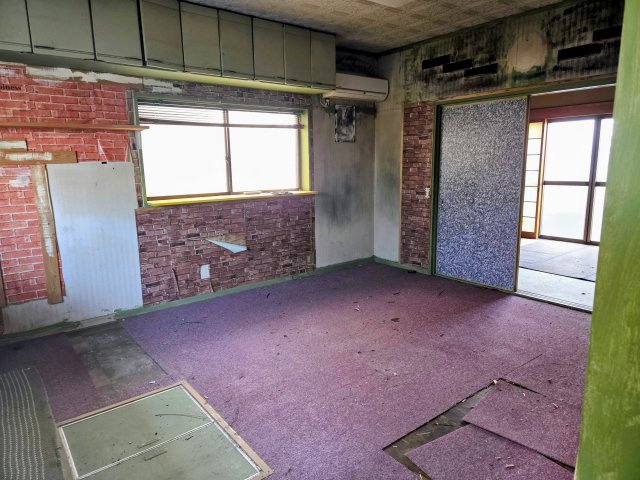 神戸市垂水区潮見が丘１丁目 2棟まとめ売りの居間・リビング|A宅　リノベーションのしがいがあります。
