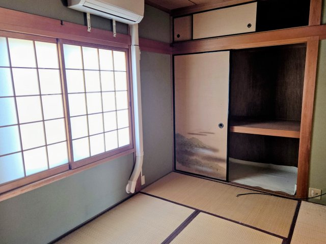 神戸市垂水区潮見が丘１丁目 2棟まとめ売りの和室|A宅 押し入れ収納付きの和室。寝室や客間として利用できます。