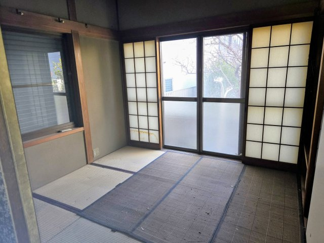 神戸市垂水区潮見が丘１丁目 2棟まとめ売りの和室|A宅障子から柔らかな光が差し込む和室。独立した空間です