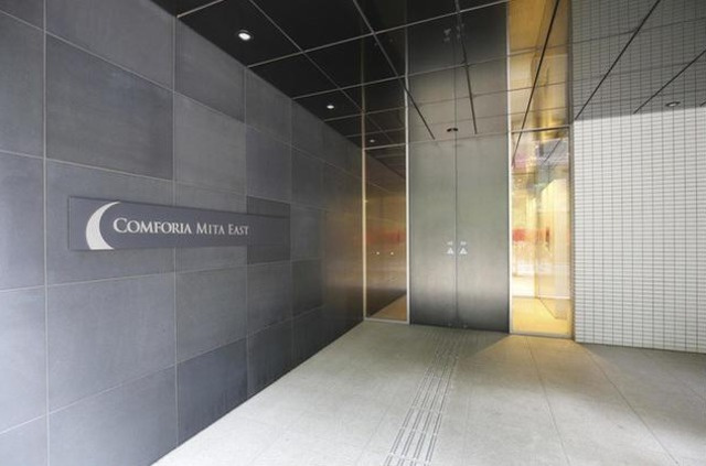 港区芝４丁目の賃貸マンションのエントランス