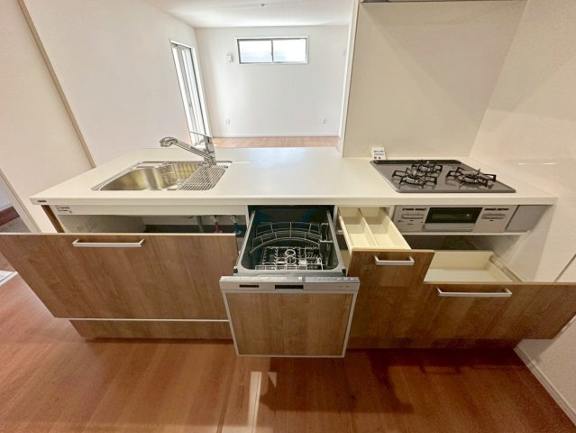 桂池尻町　Ⅱ期2号地のキッチン|【２号地：LDK】
奥行きがあり、視線が抜ける心地よいリビング空間！（R8.4撮影）