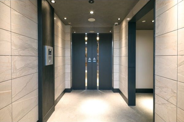 S-RESIDENCE尾頭橋clarity(クラリティ)　FR、家具家電キャンペーン実施中のエントランス