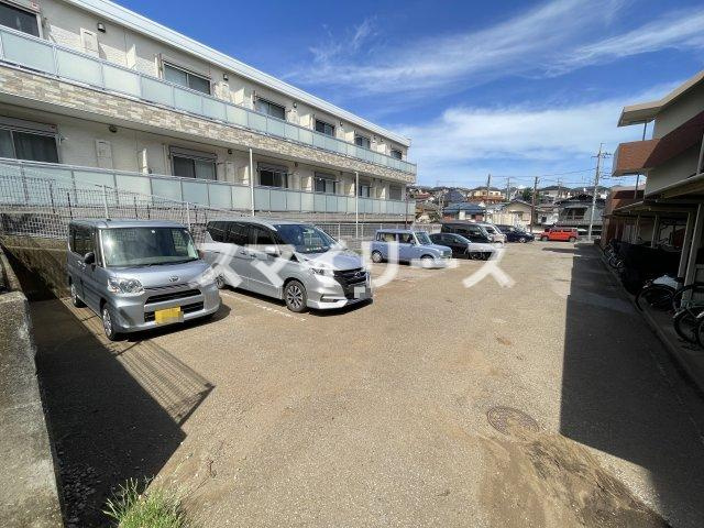 マーリーズホームの駐車場