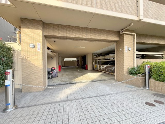 ファミール新大阪ネクス都の駐車場