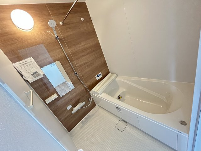 【内装】 | 福岡市南区老司1丁目8期　2号棟（全3棟）【仲介手数料無料・0円】 | 施工例。浴室です。施工例は完成時と異なる場合があります。