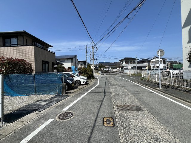 【その他】 | 福岡市南区老司1丁目8期　2号棟（全3棟）【仲介手数料無料・0円】 | 現地写真。前面道路です。