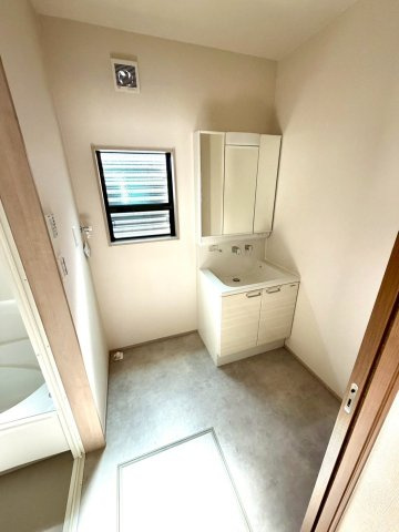 丸亀市中府町３丁目　新築オール電化住宅のランドリースペース