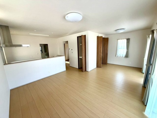 丸亀市中府町３丁目　新築オール電化住宅の居間・リビング