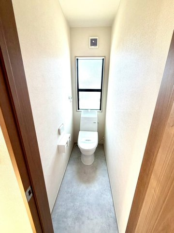 丸亀市中府町３丁目　新築オール電化住宅のトイレ