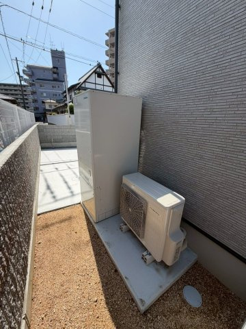 丸亀市中府町３丁目　新築オール電化住宅の発電・温水設備