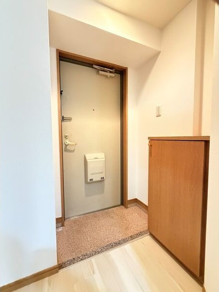 アーバンフラッツ新栄(旧La　Douceur新栄)の玄関