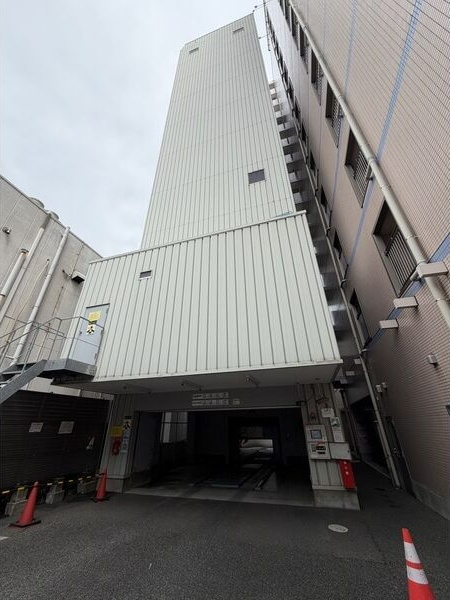 アーバンフラッツ新栄(旧La　Douceur新栄)の駐車場