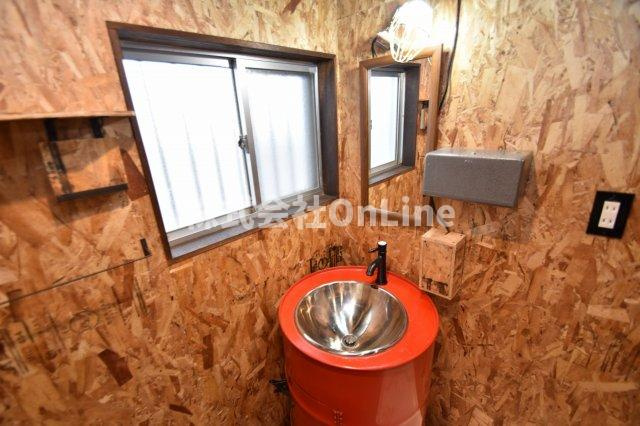 八尾市上之島町北１丁目のテラスの独立洗面台