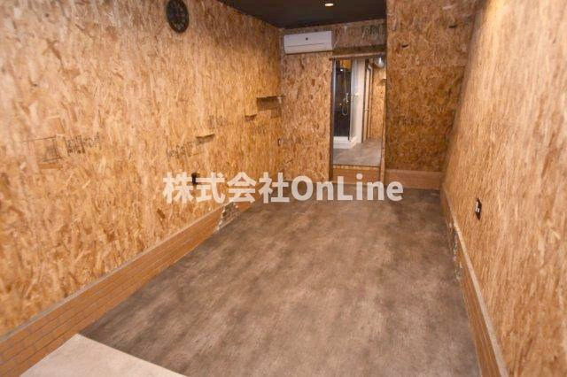 八尾市上之島町北１丁目のテラスの洋室