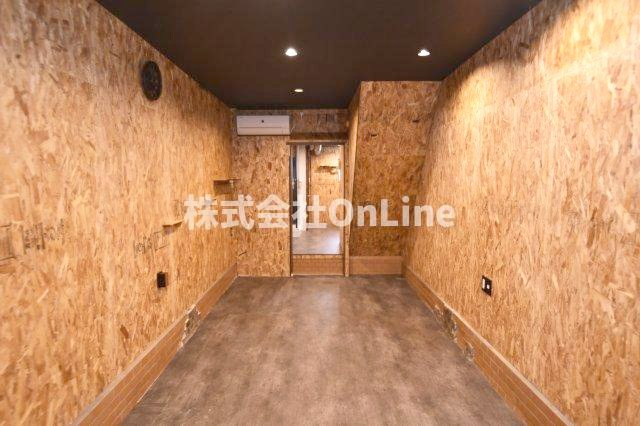 八尾市上之島町北１丁目のテラスの居間・リビング