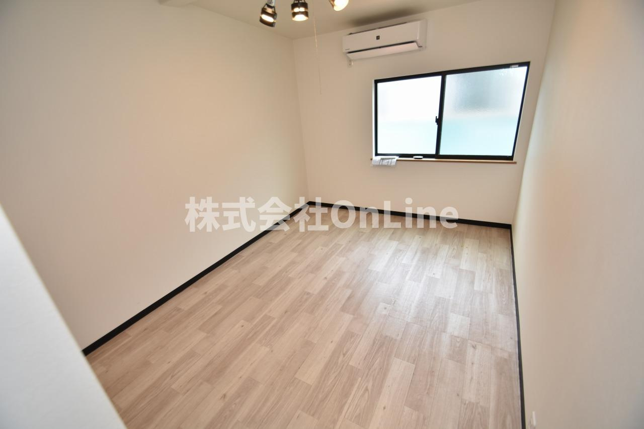 八尾市上之島町北１丁目のテラスの洋室