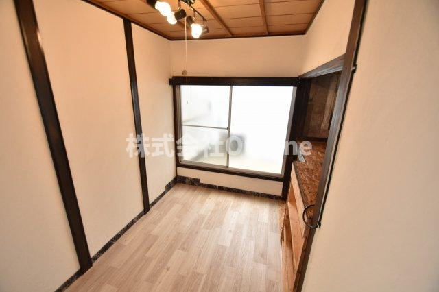 八尾市上之島町北１丁目のテラスの寝室