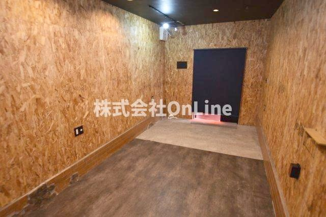 八尾市上之島町北１丁目のテラスの居間・リビング