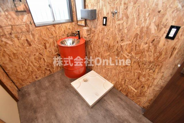 八尾市上之島町北１丁目のテラスの洗面所