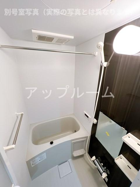 春日井市小木田町のアパートの浴室