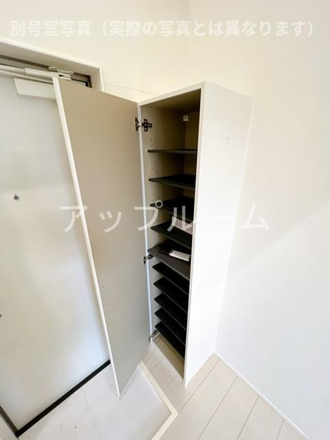 春日井市小木田町のアパートの玄関