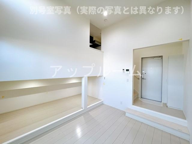春日井市小木田町のアパートの居間・リビング