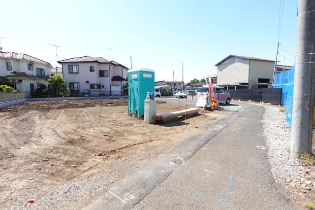川越市的場　4SLDK+カースペース3台付き　新築戸建ての前面道路含む現地写真