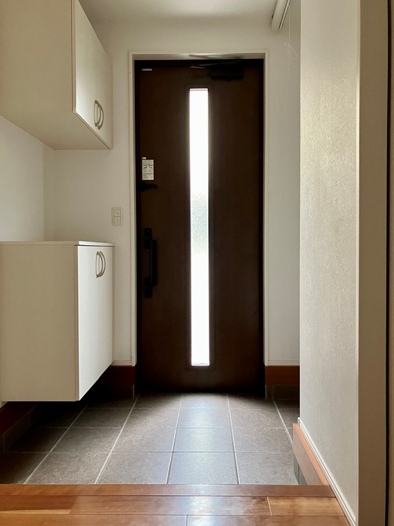 幡ヶ谷戸建の玄関