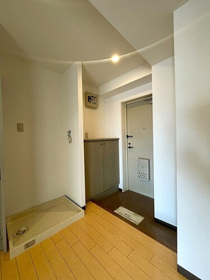 【玄関】 | ライオンズマンション西が丘南 | 室内からの玄関　※2023年3月撮影の写真