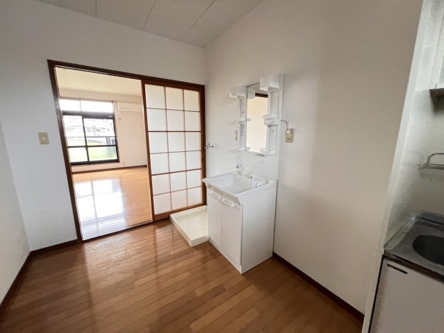 クリスタルカーサⅠの独立洗面台