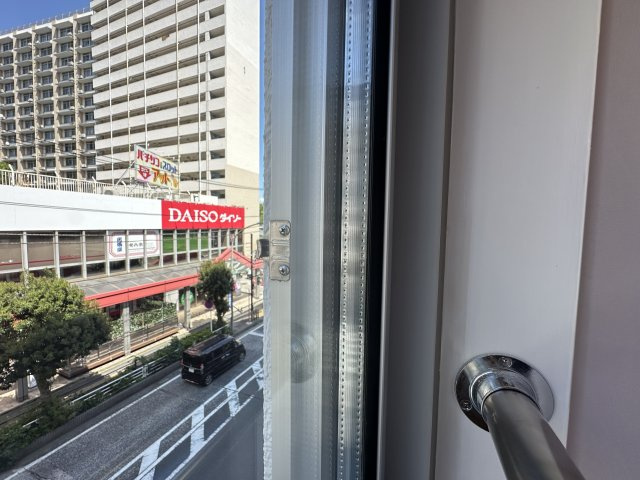 磯子センターハイツのその他|冷暖房効率や冬の結露防止、室内外の遮音性等にも大きく役に立つ複層ガラス。