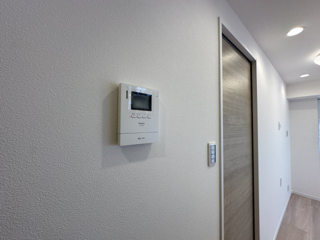 磯子センターハイツの防犯設備|TVモニター付インターホンになります。来客時の防犯面も良好です。