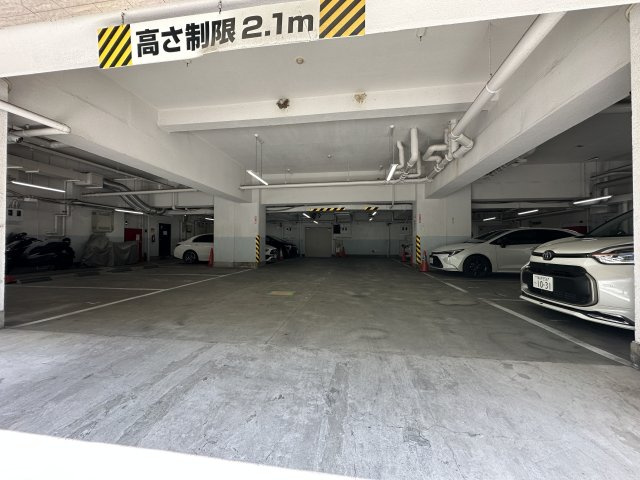 磯子センターハイツの駐車場|敷地内の自走式駐車場になります。雨風をしのげます。