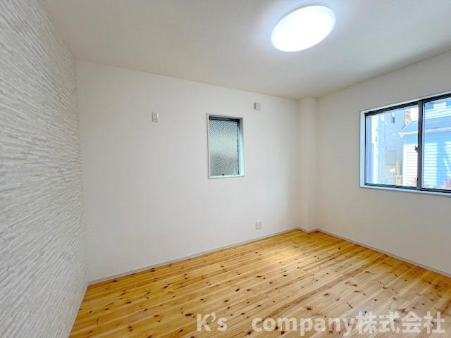 茅ヶ崎市松が丘2丁目　中古戸建の子供部屋|洋室5.5帖◇お子様のお部屋や趣味のお部屋にいかがでしょうか♪