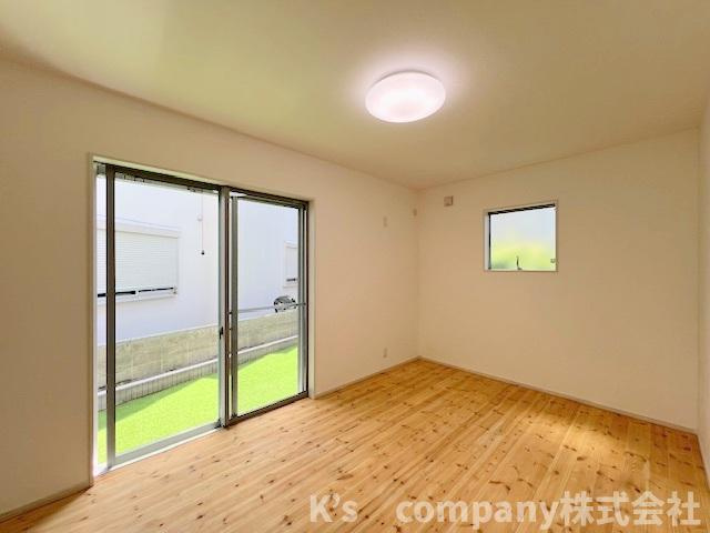 茅ヶ崎市松が丘2丁目　中古戸建の寝室|洋室6.4帖◇主寝室におすすめです◇