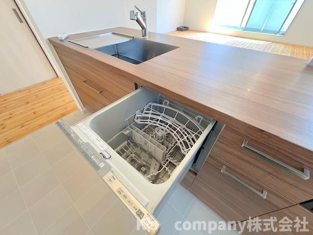 茅ヶ崎市松が丘2丁目　中古戸建のキッチン|家事の負担を軽減してくれる食器洗い乾燥機付き☆