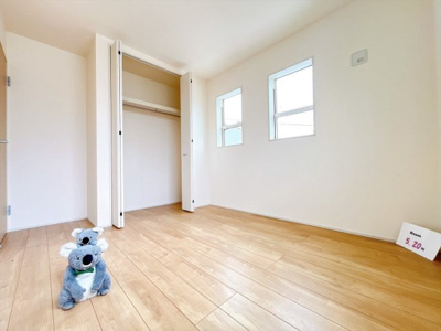 【洋室】 | 藤岡市下戸塚　新築住宅 | 広さはお子様の勉強部屋にも適した広さ！
勉強机や本棚などの家具を置いてもフリースペースも確保することができます。
