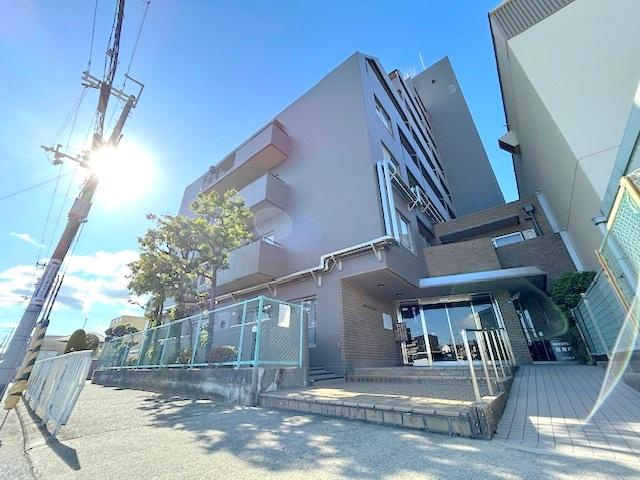 朝日プラザ寝屋川の外観|新しい生活にいかがでしょうか？外観はお住まいの顔になります。こだわりたいポイントですね。水回りリフォームやリノベーションも承ってます。
■現地見学・資金計画相談・住宅ローン相談もお問合せ受付中■