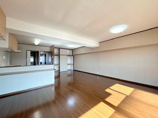 朝日プラザ寝屋川のキッチン|LDK24.5帖
■物件内覧・資金計画相談・住宅ローン相談、リフォーム相談、お問合せ受付中■
※当日・翌日のご内覧、ご相談はお電話でのお問合せがスムーズです！
