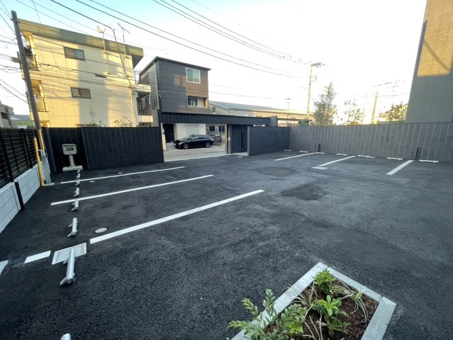 アノイエ　西棟の駐車場