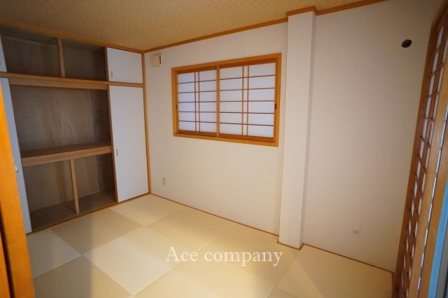 【内装】 | 平野区瓜破東5丁目 | 【1階：和室5.5帖】琉球畳新調・障子貼替え済み☆押し入れ完備です♪