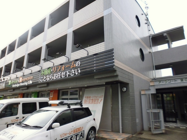 アークコート宮の前の外観