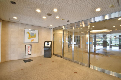 【エントランス】 | レジオンスクエア緑地公園 | 物件を比較検討したいお客様には、「物件比較見学プラン」をご用意しております。こちらの物件だけでなく、お客様の希望に沿った物件を、いくつかまとめてご案内させて頂きます。