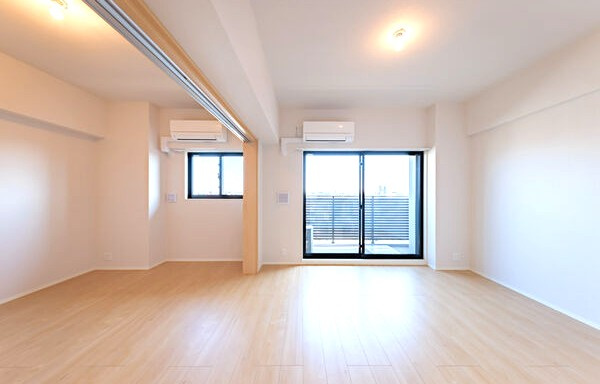 S-RESIDENCE大曽根bresaの居間・リビング