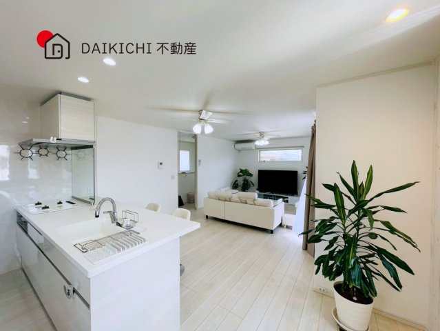 【居間・リビング】 | 行田市長野2丁目　中古戸建