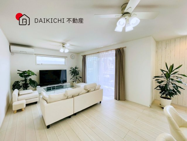 【居間・リビング】 | 行田市長野2丁目　中古戸建