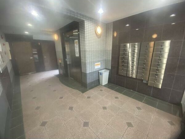 グランディア那古野のエントランス