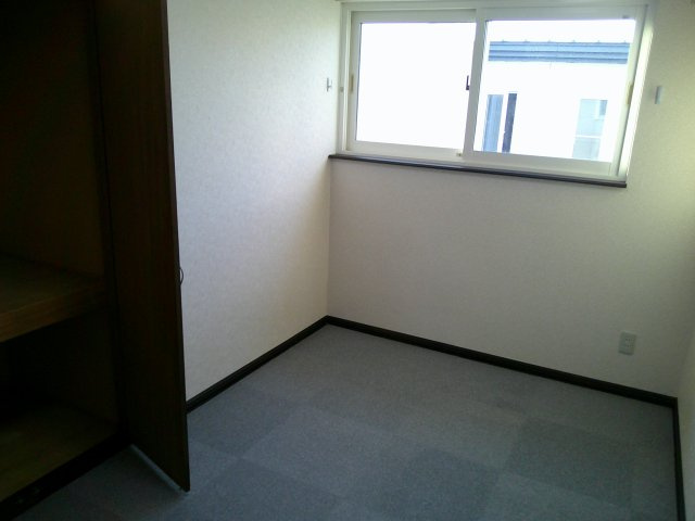 K&KコーポラスC棟の洋室