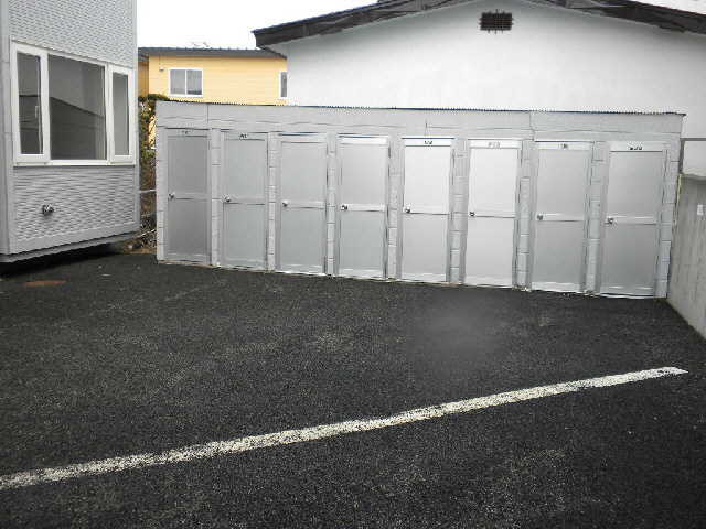 K&KコーポラスC棟のエントランス